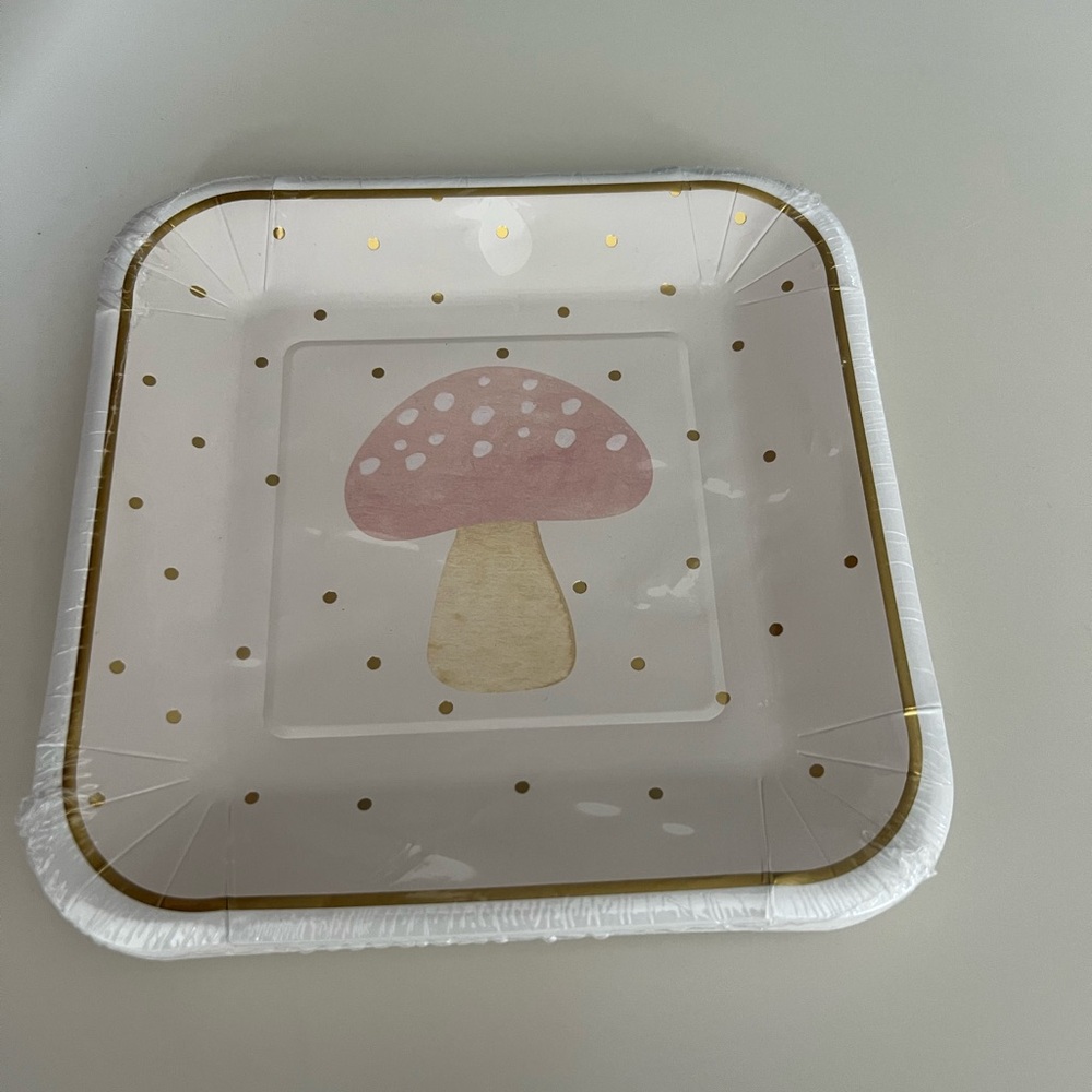 16 Count Pink Mushroom Lunch Plates-new with tags